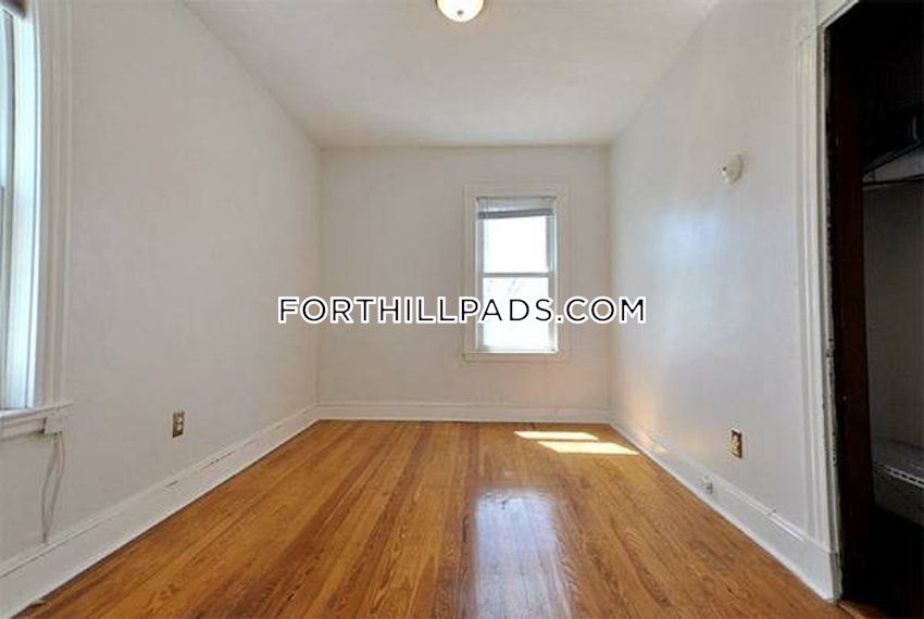 BOSTON - FORT HILL - 3 Beds, 1 Bath - Image 12