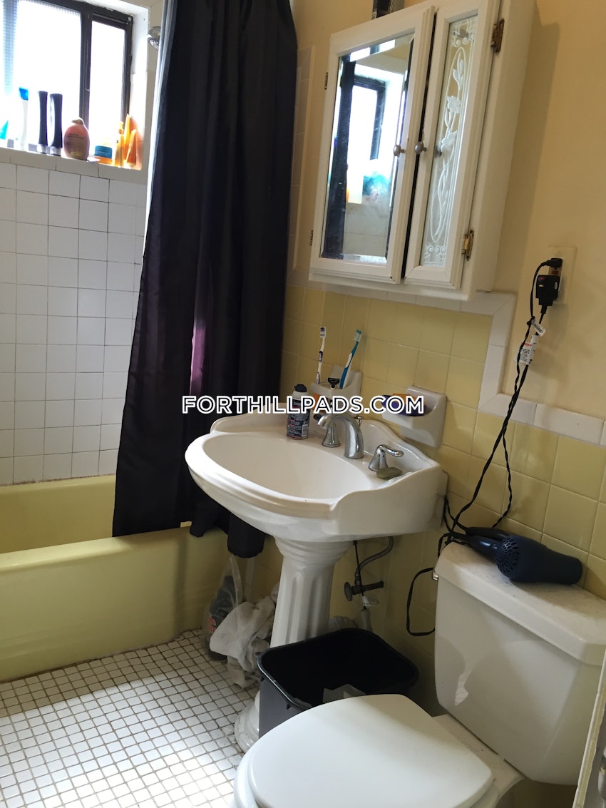 BOSTON - FORT HILL - 4 Beds, 1 Bath - Image 10