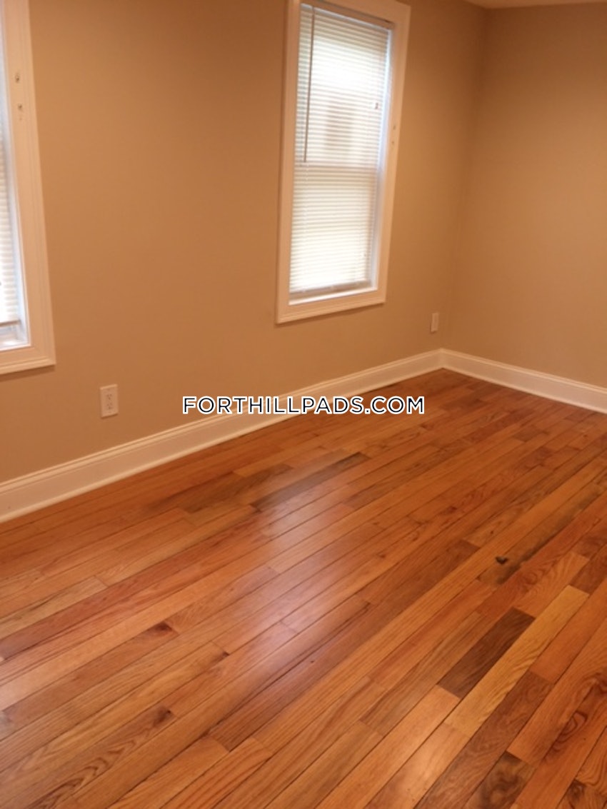 BOSTON - FORT HILL - 3 Beds, 1.5 Baths - Image 9