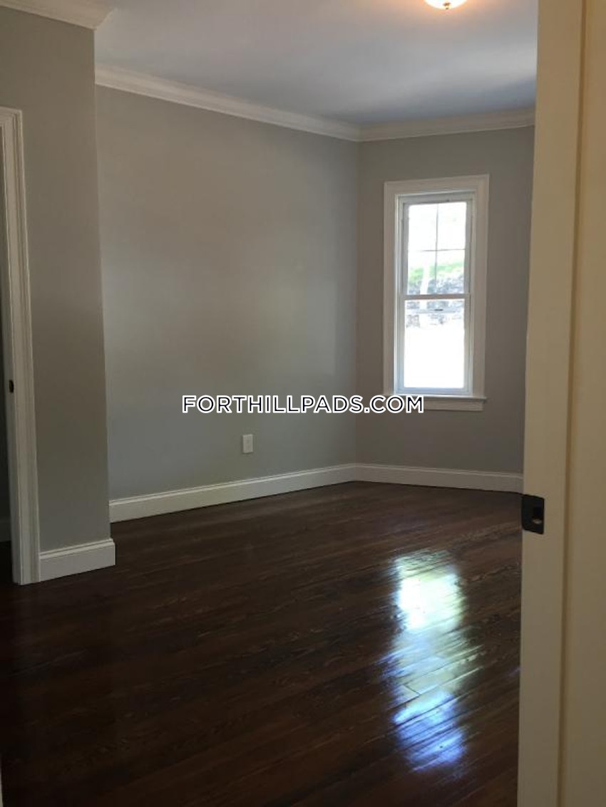 BOSTON - FORT HILL - 3 Beds, 1.5 Baths - Image 3