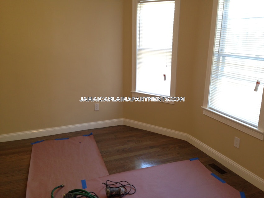 BOSTON - JAMAICA PLAIN - FOREST HILLS - 4 Beds, 2 Baths - Image 48