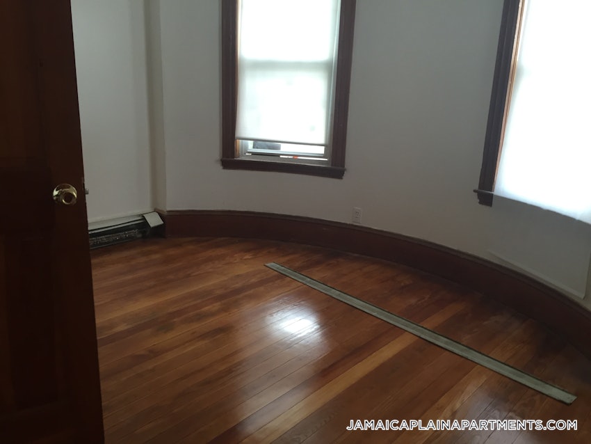 BOSTON - JAMAICA PLAIN - JACKSON SQUARE - 4 Beds, 1 Bath - Image 16