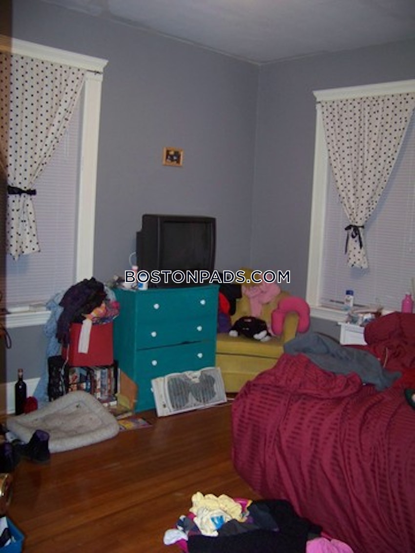 BOSTON - JAMAICA PLAIN - JAMAICA POND/PONDSIDE - 4 Beds, 1 Bath - Image 4