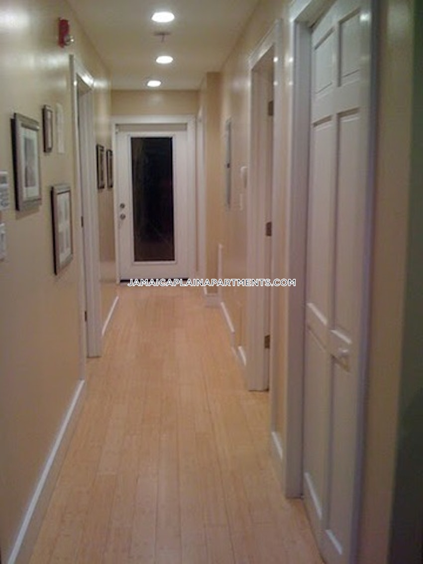 BOSTON - JAMAICA PLAIN - STONY BROOK - 3 Beds, 2 Baths - Image 14