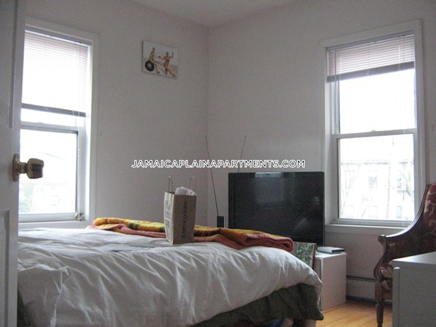 BOSTON - JAMAICA PLAIN - CENTER - 2 Beds, 1 Bath - Image 3