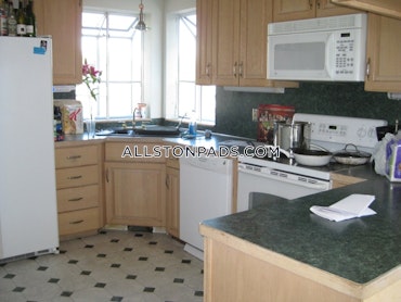 Boston - 3 Beds, 2 Baths