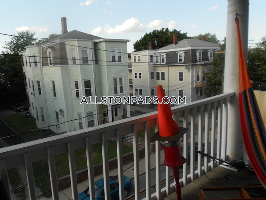 BOSTON - LOWER ALLSTON - 3 Beds, 1 Bath - Image 13