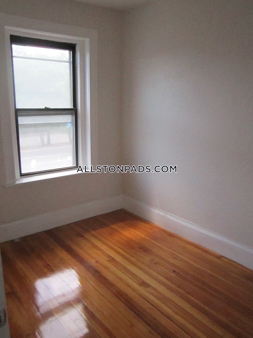 BOSTON - LOWER ALLSTON - 4 Beds, 1 Bath - Image 13