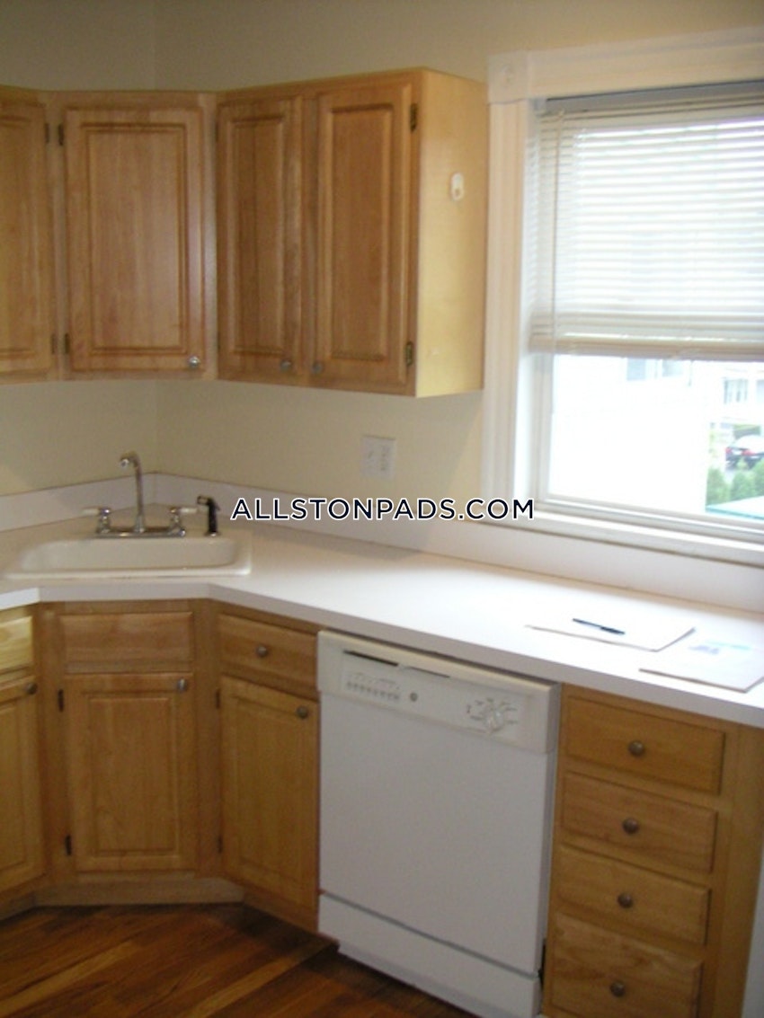 BOSTON - LOWER ALLSTON - 4 Beds, 1.5 Baths - Image 12