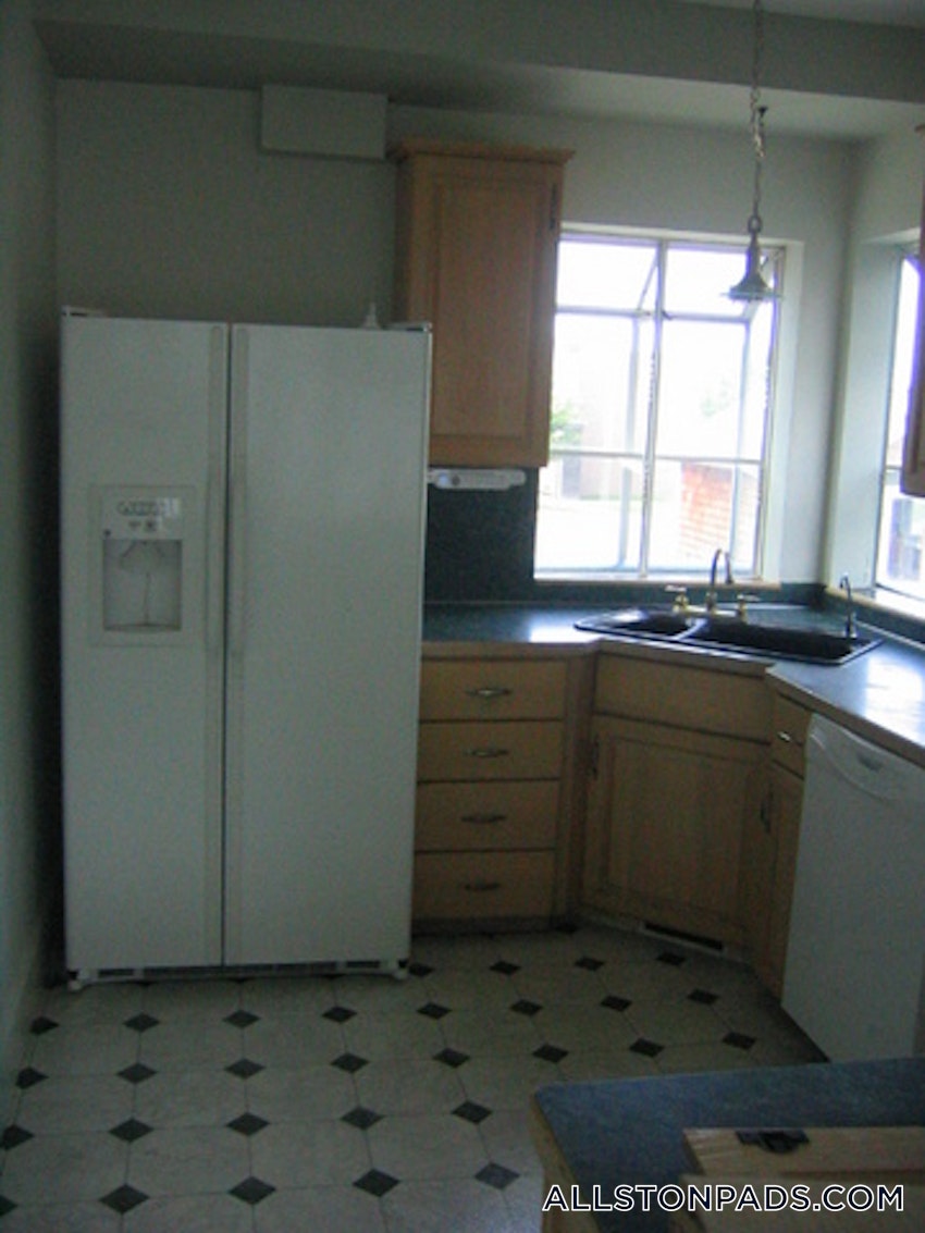 BOSTON - LOWER ALLSTON - 3 Beds, 2 Baths - Image 56