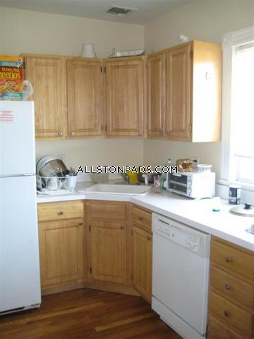 BOSTON - LOWER ALLSTON - 4 Beds, 1.5 Baths - Image 4