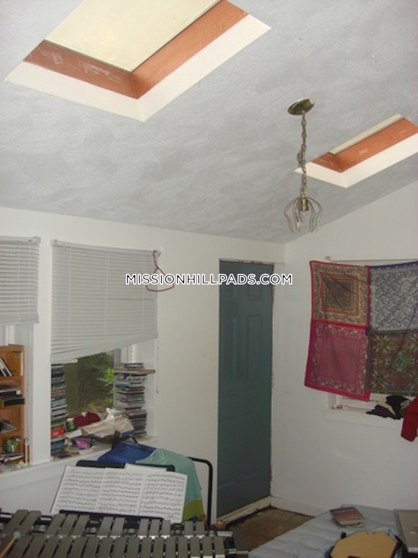 BOSTON - MISSION HILL - 2 Beds, 1 Bath - Image 16