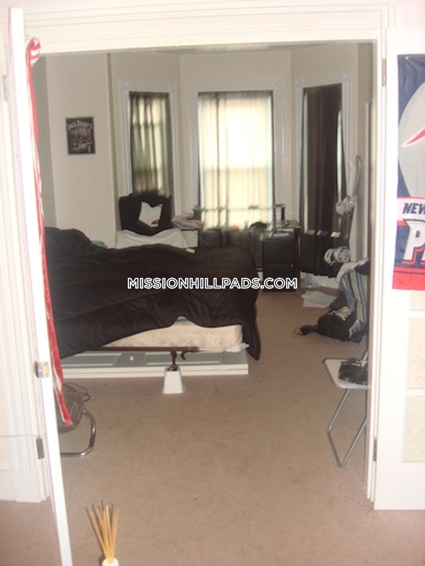 Boston - $2,400+ /month