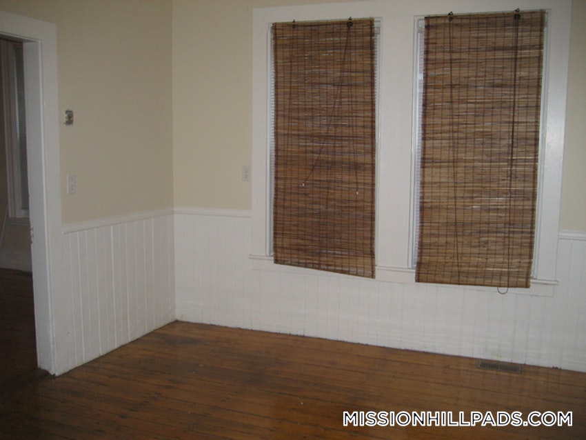 BOSTON - MISSION HILL - 3 Beds, 1 Bath - Image 5