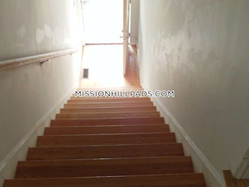 BOSTON - MISSION HILL - 5 Beds, 2.5 Baths - Image 41