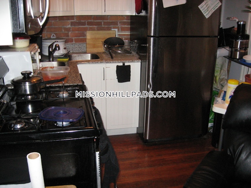 BOSTON - MISSION HILL - 5 Beds, 2 Baths - Image 34