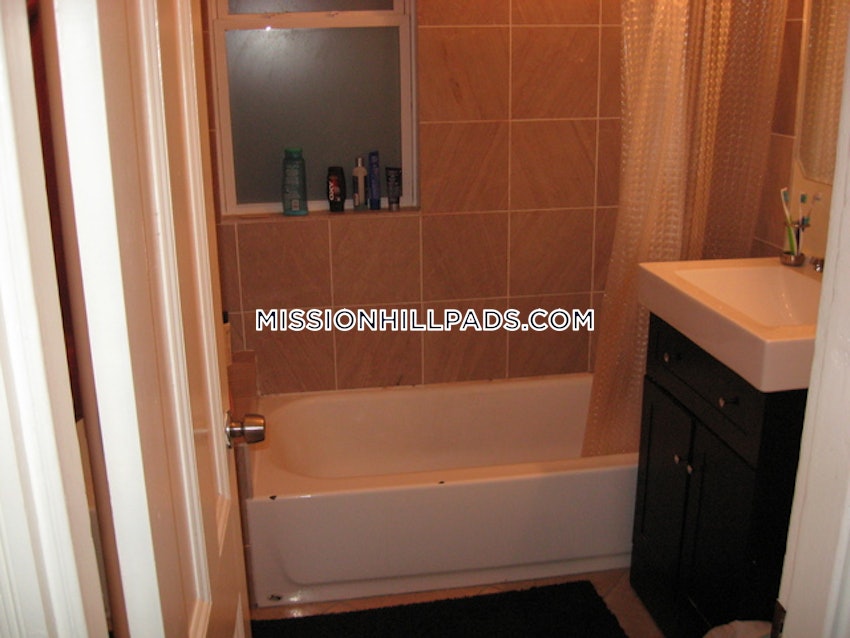 BOSTON - MISSION HILL - 5 Beds, 2 Baths - Image 31