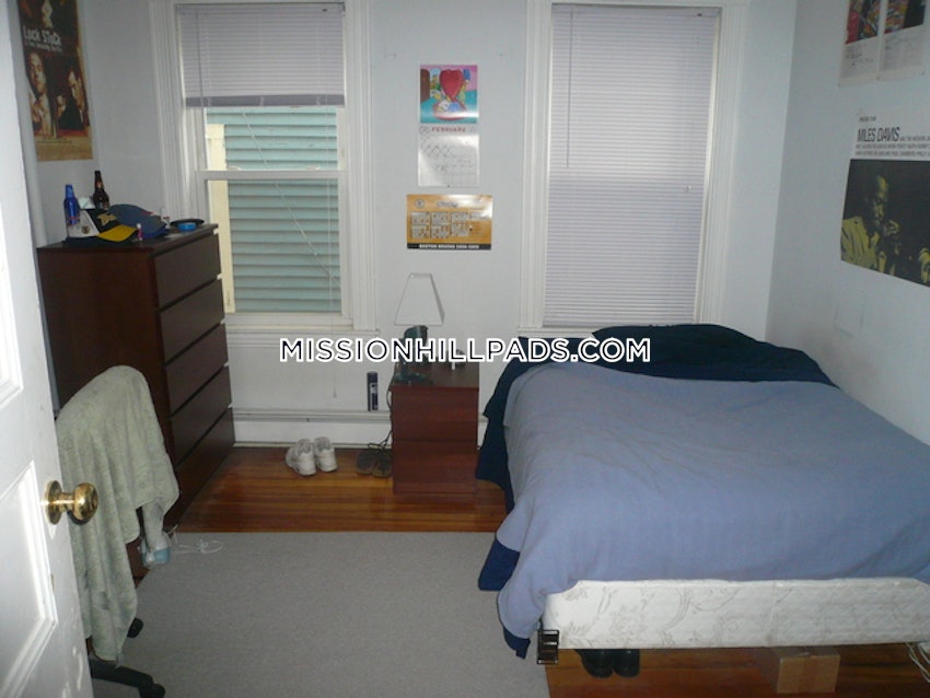 BOSTON - MISSION HILL - 4 Beds, 2 Baths - Image 1