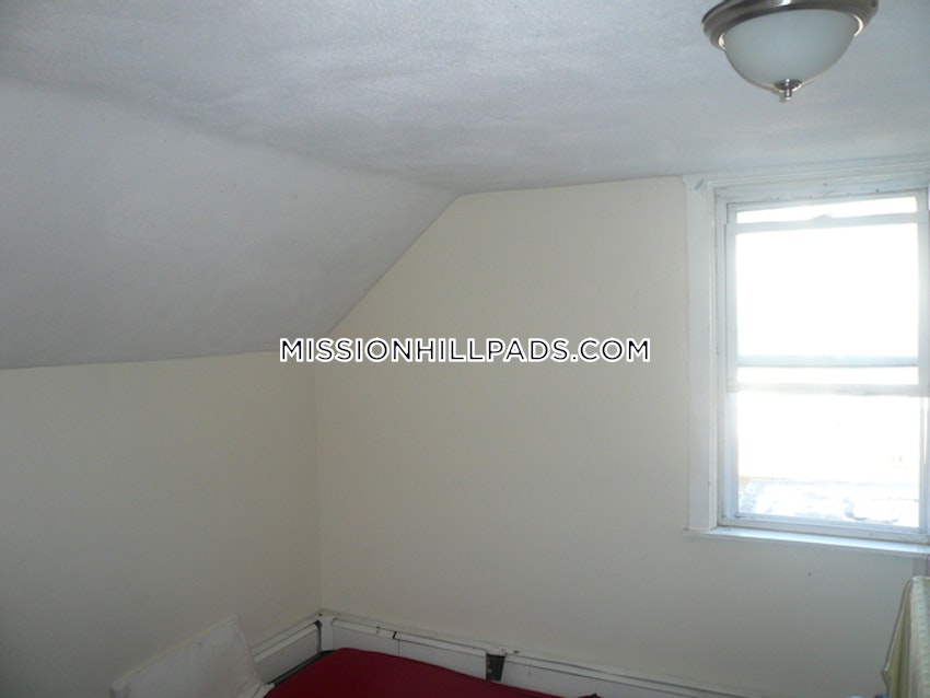 BOSTON - MISSION HILL - 5 Beds, 2 Baths - Image 38