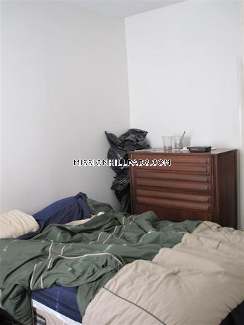 BOSTON - MISSION HILL - 1 Bed, 1 Bath - Image 9