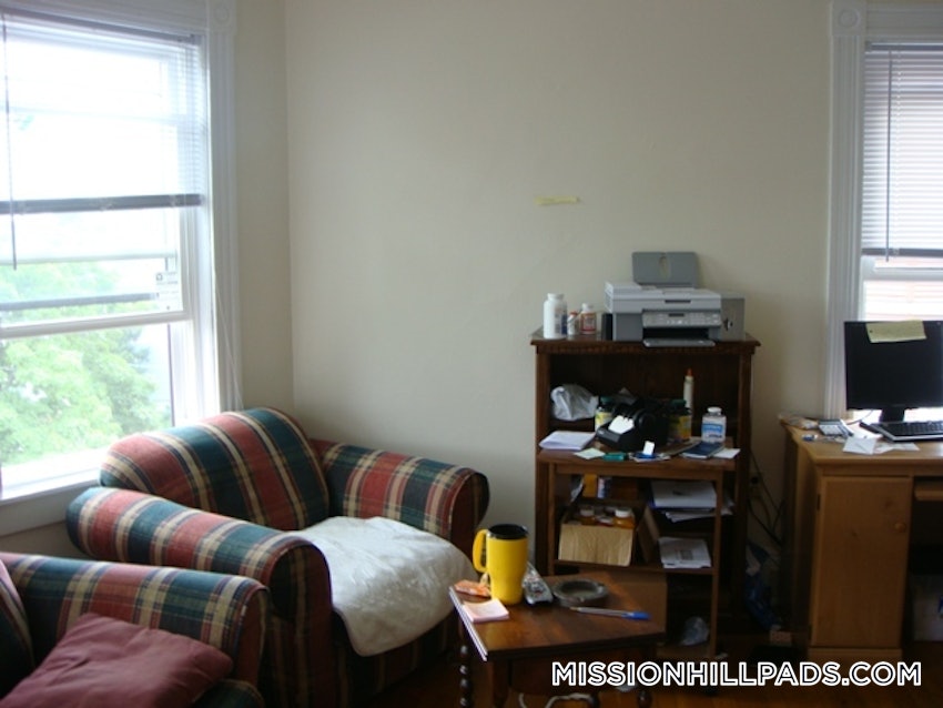 BOSTON - MISSION HILL - 4 Beds, 2 Baths - Image 1