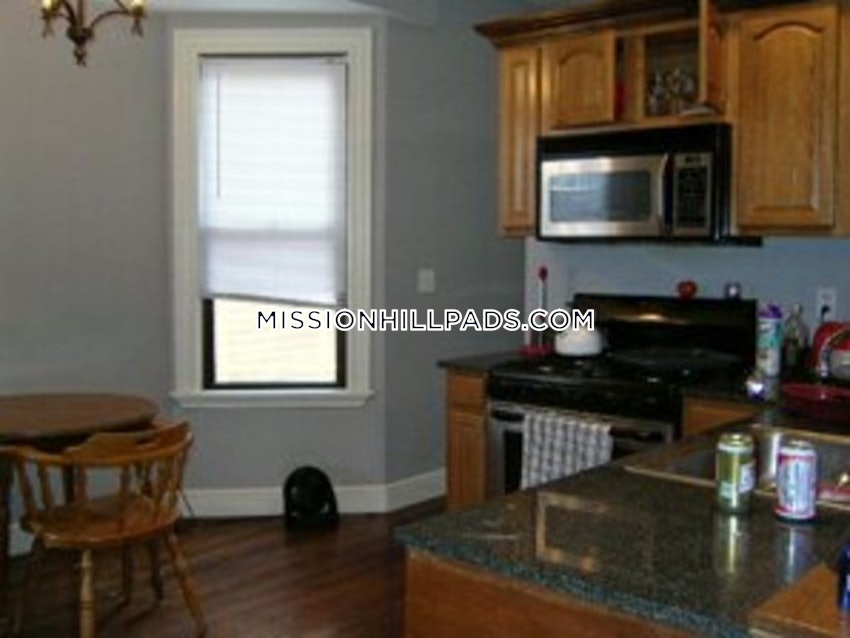 BOSTON - MISSION HILL - 4 Beds, 1 Bath - Image 33