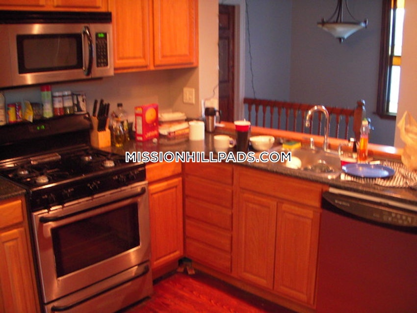 BOSTON - MISSION HILL - 4 Beds, 1 Bath - Image 27