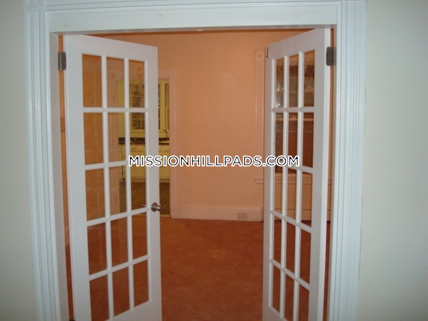 Boston - $2,400+ /month