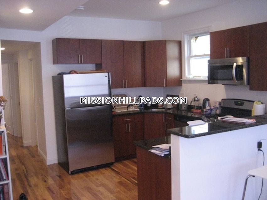 BOSTON - MISSION HILL - 5 Beds, 2 Baths - Image 1