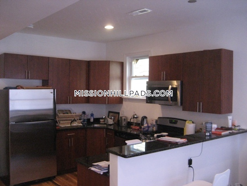 BOSTON - MISSION HILL - 5 Beds, 2 Baths - Image 8