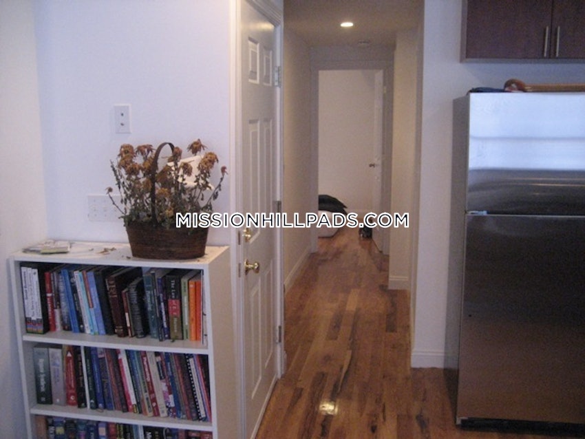 BOSTON - MISSION HILL - 5 Beds, 2 Baths - Image 30