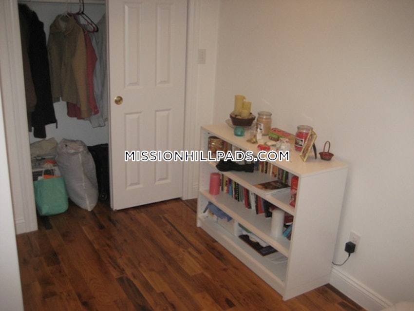 BOSTON - MISSION HILL - 5 Beds, 2 Baths - Image 28