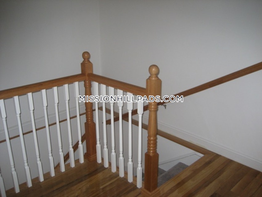 BOSTON - MISSION HILL - 5 Beds, 2 Baths - Image 38