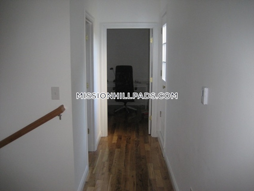 BOSTON - MISSION HILL - 5 Beds, 2 Baths - Image 25