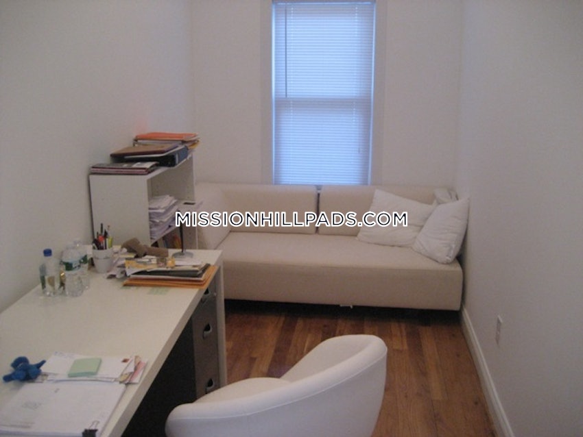 BOSTON - MISSION HILL - 5 Beds, 2 Baths - Image 22