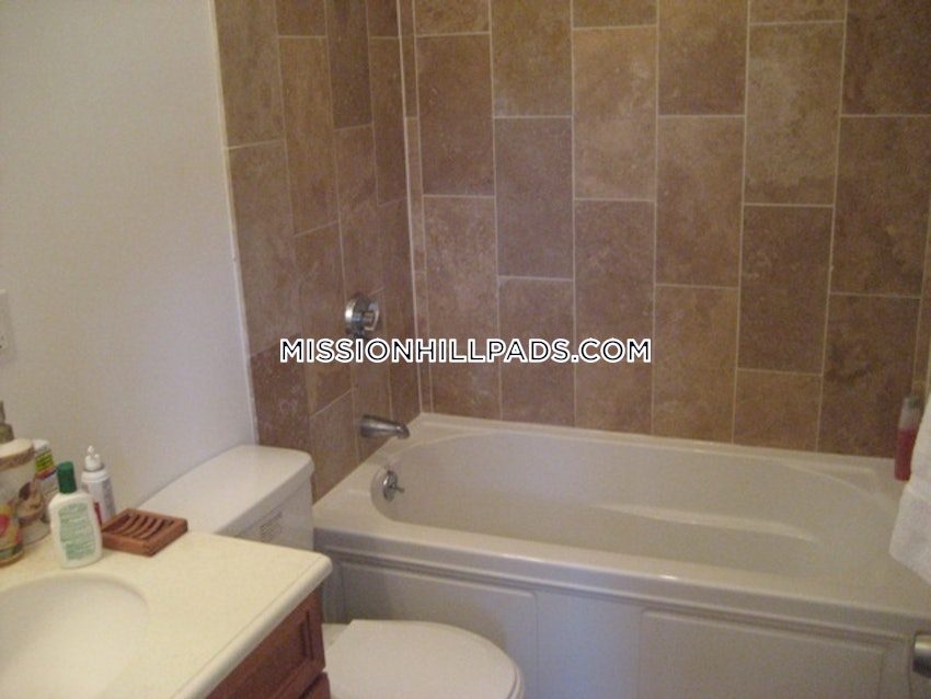 BOSTON - MISSION HILL - 5 Beds, 2 Baths - Image 47