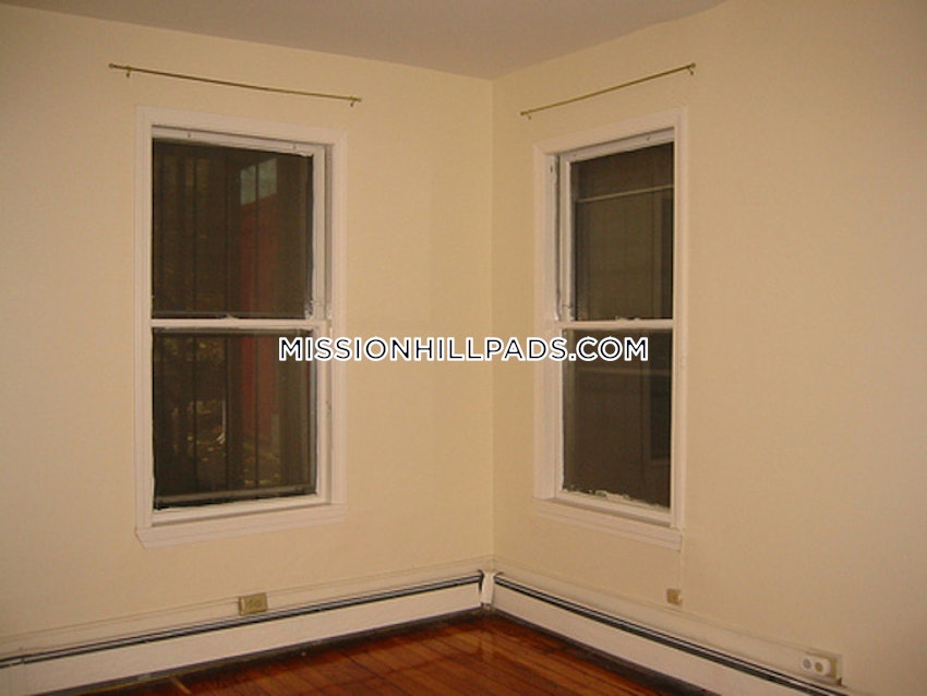 BOSTON - MISSION HILL - 3 Beds, 1 Bath - Image 18