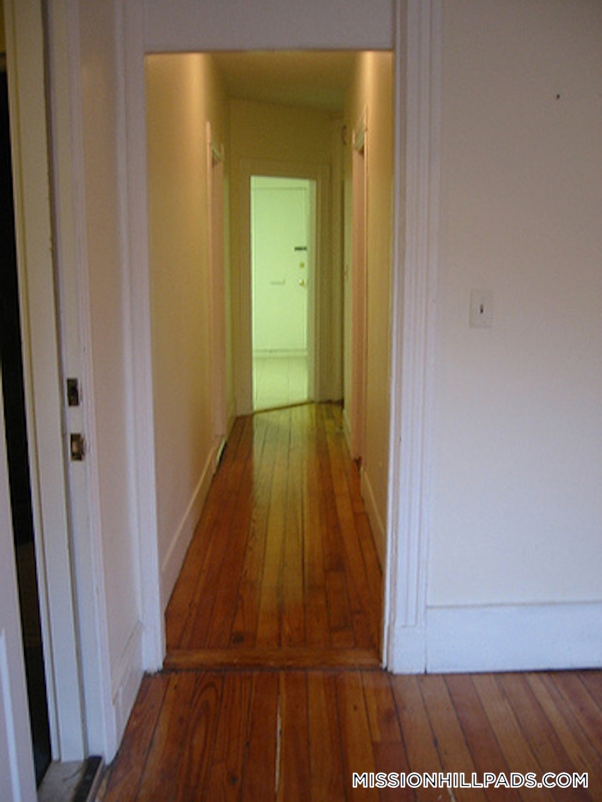 BOSTON - MISSION HILL - 3 Beds, 1 Bath - Image 17