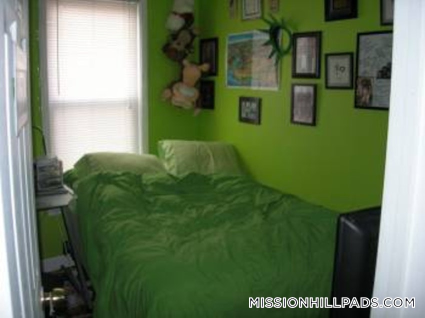 BOSTON - MISSION HILL - 3 Beds, 1 Bath - Image 6