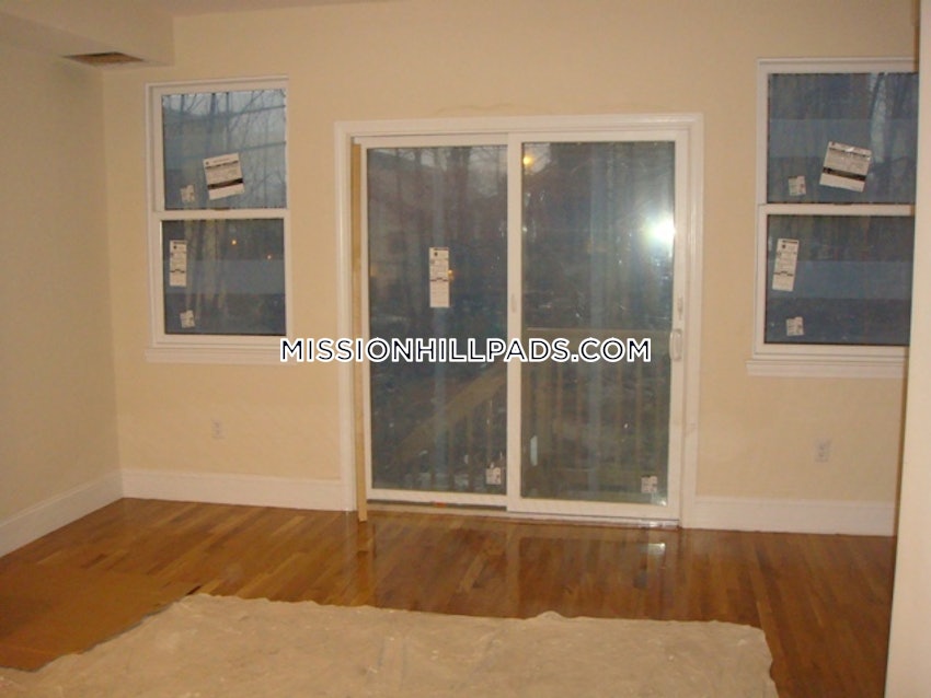 BOSTON - MISSION HILL - 3 Beds, 2.5 Baths - Image 52