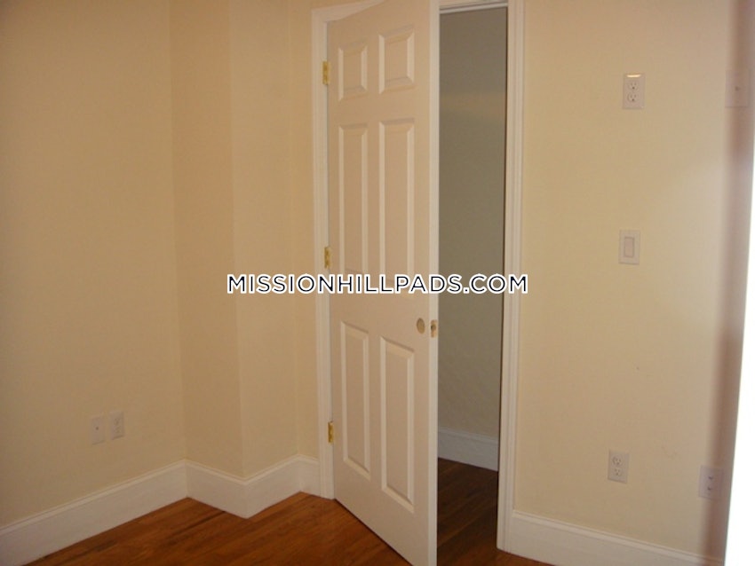 BOSTON - MISSION HILL - 3 Beds, 2.5 Baths - Image 49
