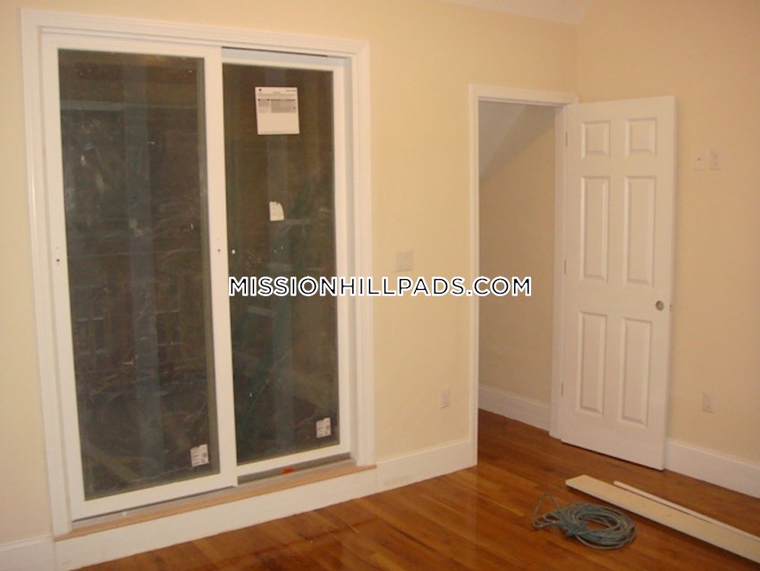 BOSTON - MISSION HILL - 3 Beds, 2.5 Baths - Image 46