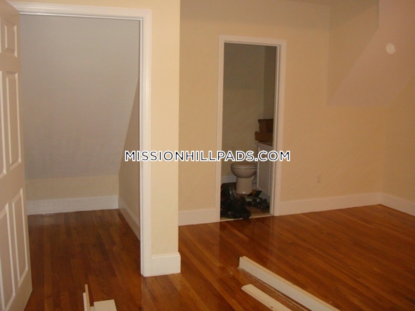 BOSTON - MISSION HILL - 3 Beds, 2.5 Baths - Image 45