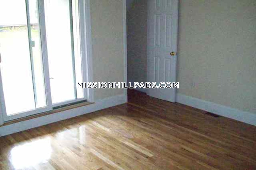 BOSTON - MISSION HILL - 3 Beds, 2.5 Baths - Image 7