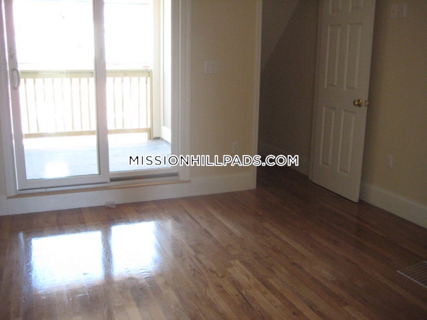BOSTON - MISSION HILL - 3 Beds, 2.5 Baths - Image 35
