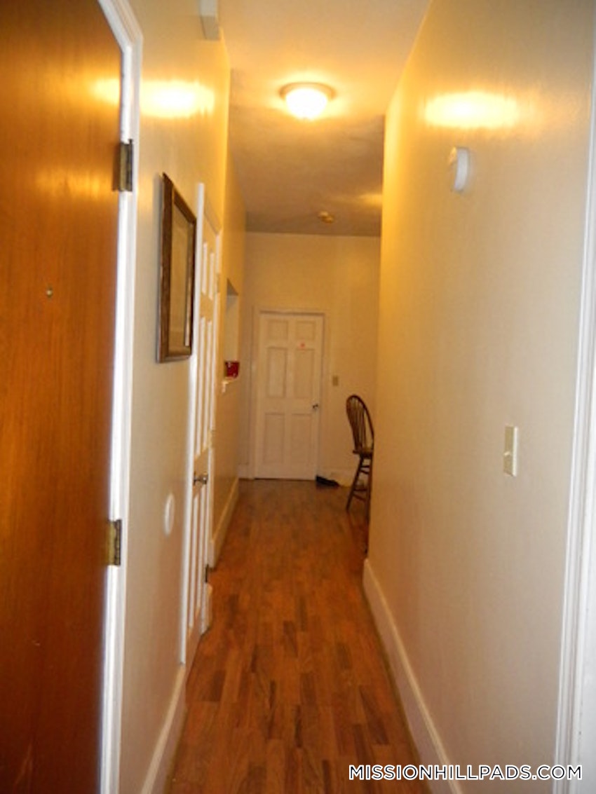 BOSTON - MISSION HILL - 3 Beds, 1 Bath - Image 18