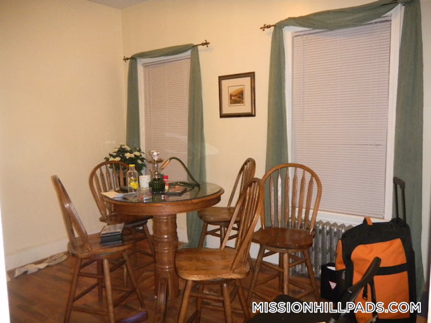 BOSTON - MISSION HILL - 3 Beds, 1 Bath - Image 13