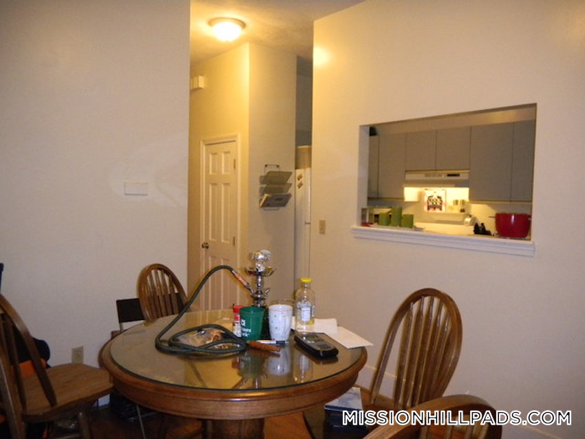 BOSTON - MISSION HILL - 3 Beds, 1 Bath - Image 12