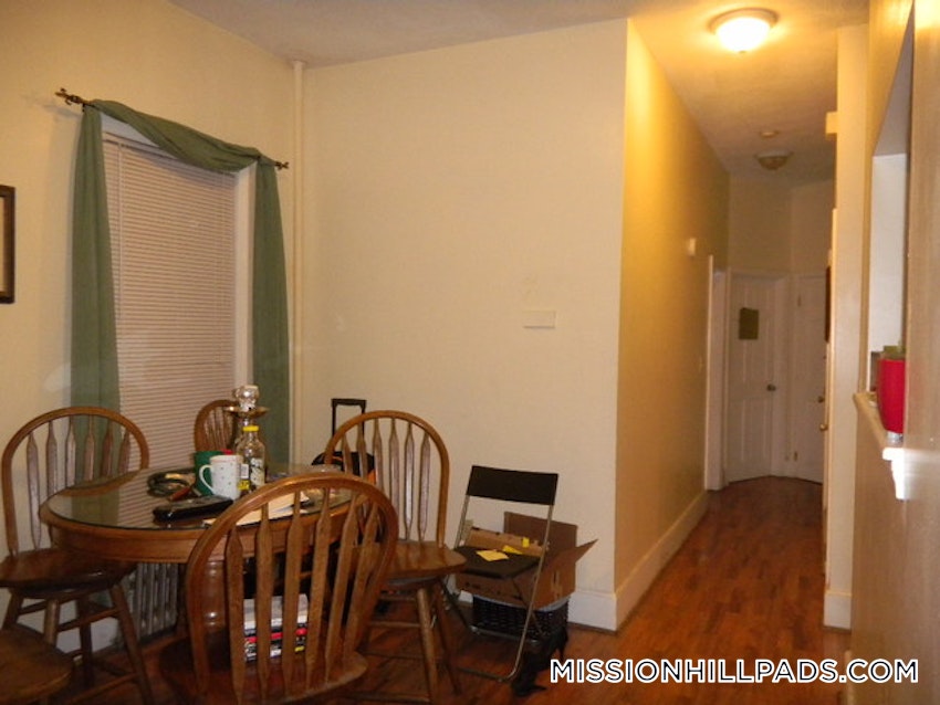 BOSTON - MISSION HILL - 3 Beds, 1 Bath - Image 4