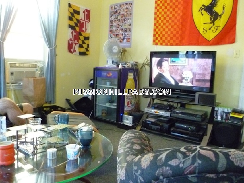 BOSTON - MISSION HILL - 3 Beds, 1 Bath - Image 1